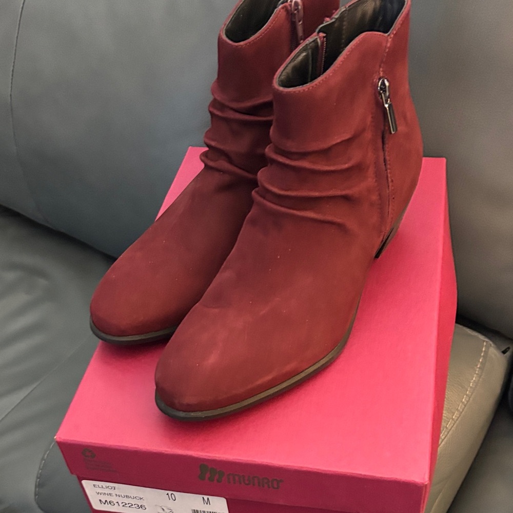 Munro Women's Burgundy Ankle Booties